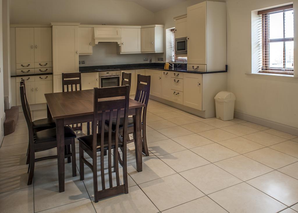New Forest Estate Lodges Tyrrellspass Oda fotoğraf