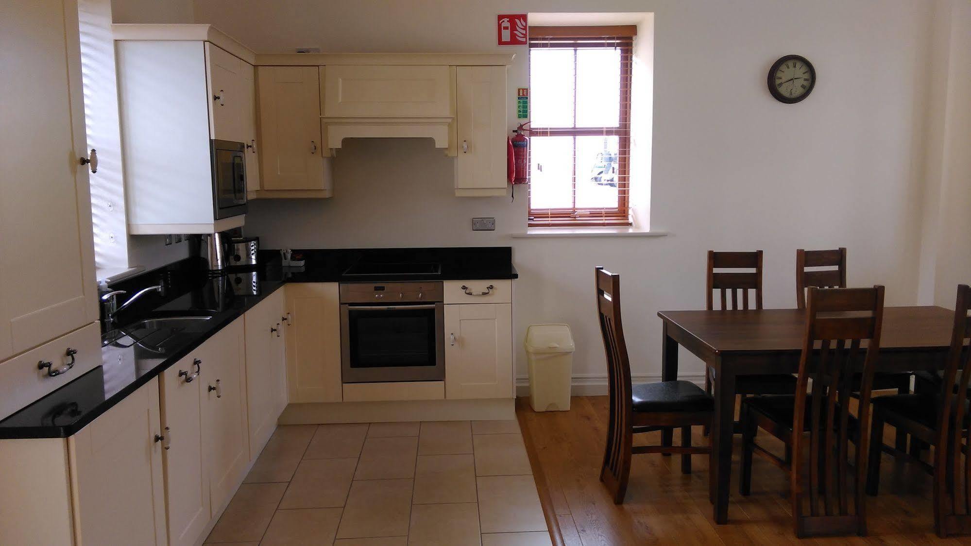 New Forest Estate Lodges Tyrrellspass Dış mekan fotoğraf
